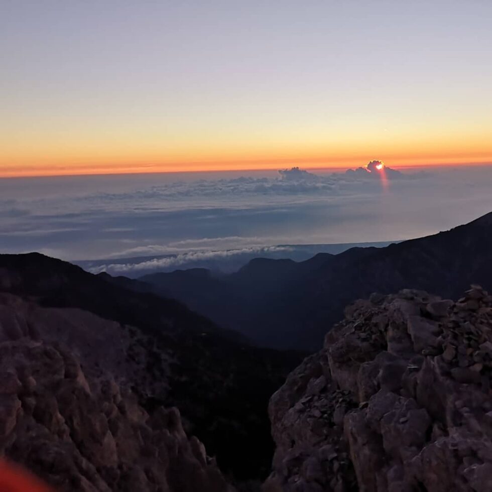widok ze szczytu Mitikas - trekking w Grecji