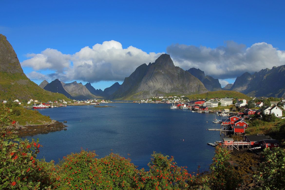 Reine na Lofotach w Norwegii